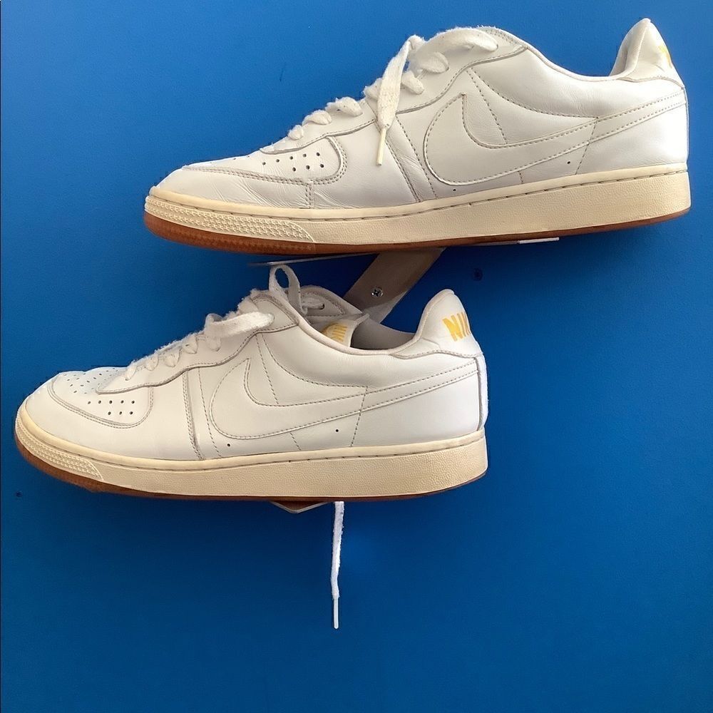 Nike Air Legend Men’s Size 12 White Varsity Maize
